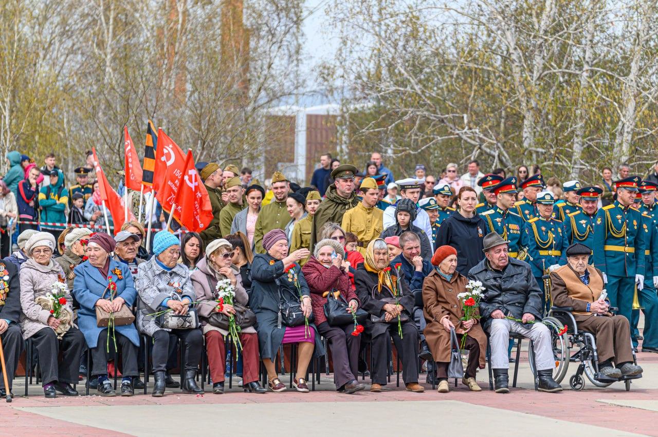 Рекордное количество посетителей зафиксировали на мемориале в Чите; там  прошел митинг и реконструкция боя - 9 мая 2024 - ЧИТА.ру