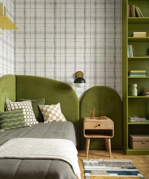 «Проще сказать, какой предмет здесь обычный»: яркая квартира 140 м² в Новосибирске для семьи с тремя детьми