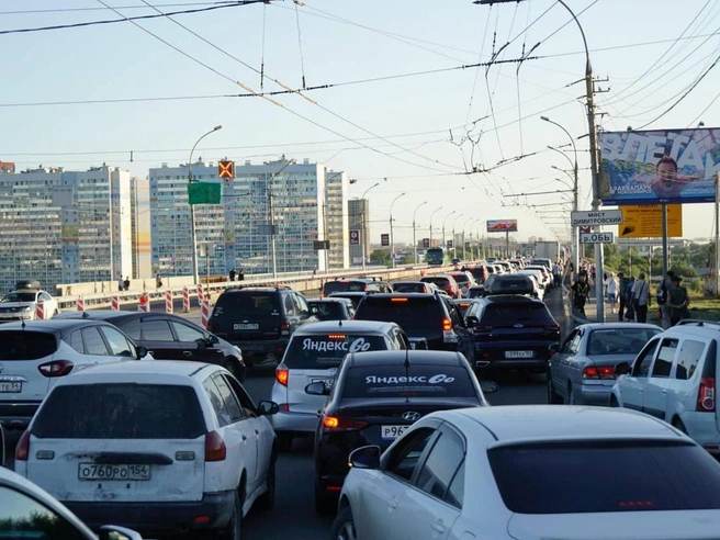 Уровень пробок в городе достигал 7 баллов | Источник: Александр Ощепков / NGS.RU
