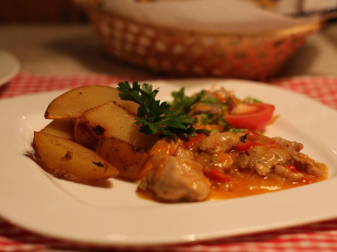 Иллюстрация к рецептам запечённого картофеля | Источник: Станислав Соколов / NGS.RU