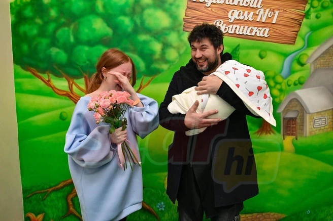 Тяжелые последствия омрачают счастье молодых родителей | Источник: Starhit.ru