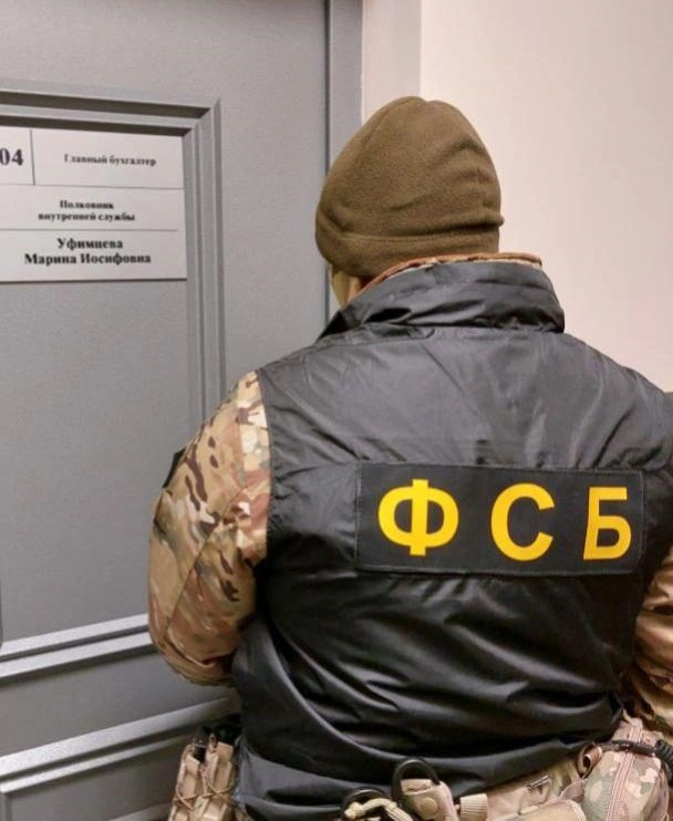 Накануне обыски проходили на работе и дома у фигурантов | Источник: читатель 74.RU