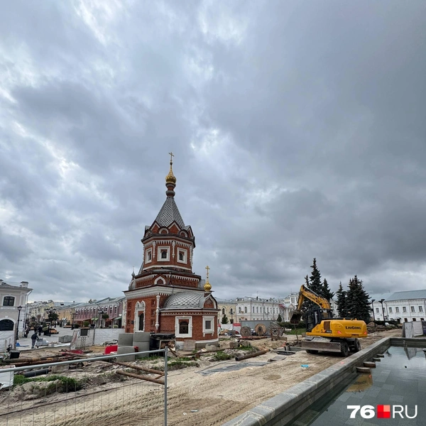В этой локации плитку уже тоже сняли | Источник: Александр Куренной / 76.RU