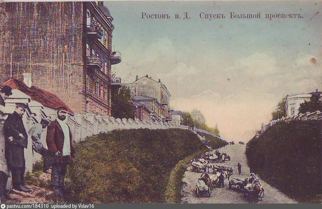 1912 год. Буденновский показали&nbsp;— Ворошиловский тоже покажем. Только тогда (как раз с 1912 года) он назывался Большой Столыпинский проспект. Снимали спиной к Дону | Источник: ОП, Изд. А. Рубанчик, Ростов-на-Дону / pastvu.com