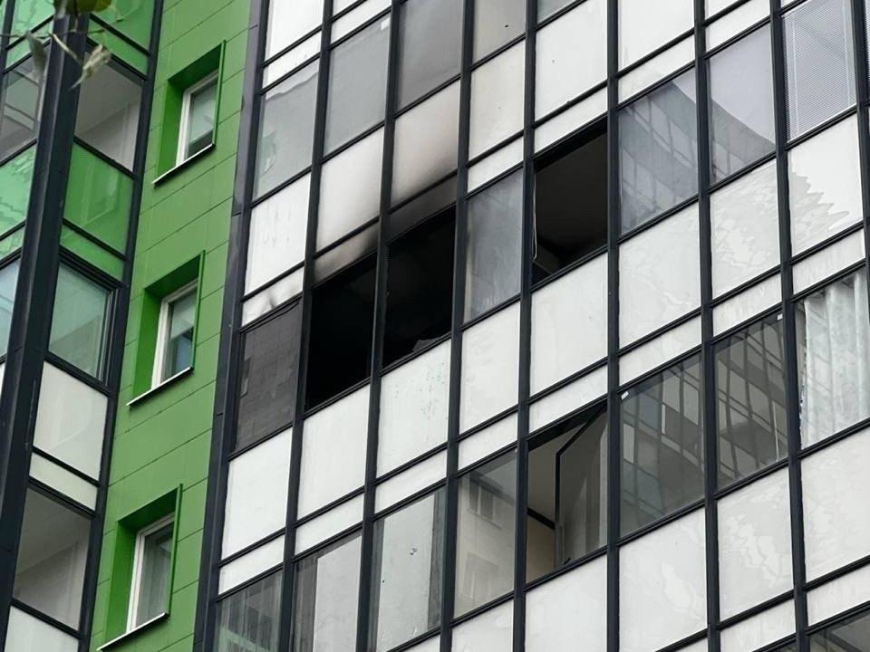 Пожар в студии на Парашютной: пострадала женщина