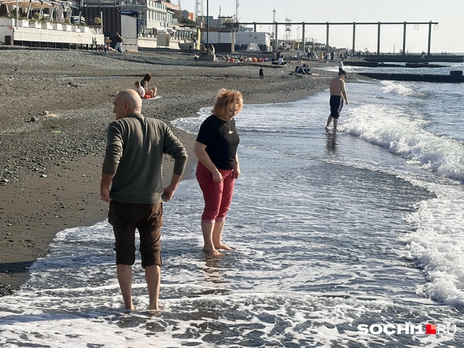 Искупаться в ноябрьском море никто не решился  | Источник: Анна Грицевич / SOCHI1.RU