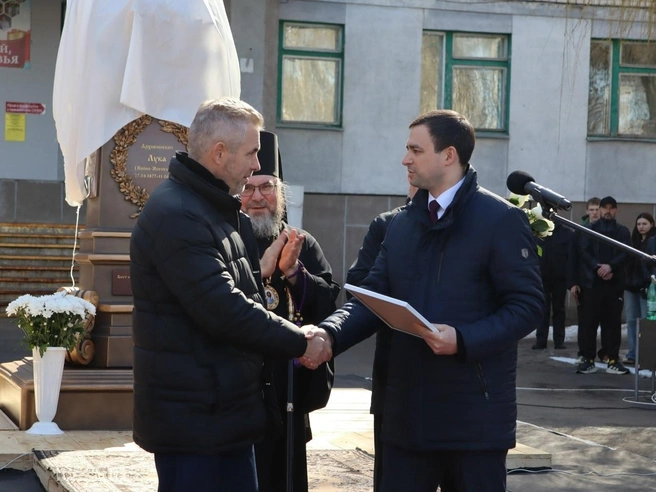Астахов принял участие в открытии памятника Луке Крымскому | Источник: Администрация Балашовского района
