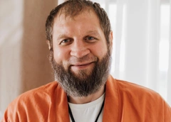 Вместо боя на ринге — борьба с зависимостью: спортсмен Емельяненко отправился в рехаб вместе с Волочковой