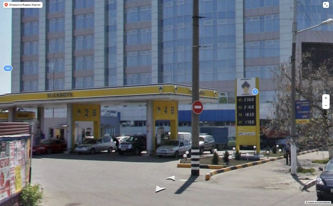 А это «Роснефть» на улице Коммунаров (сейчас там «Лукойл») | Источник: Yandex.ru