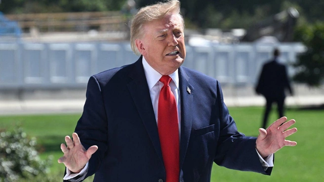 Осанка Трампа также вызвала тревогу. | Источник: MEGA