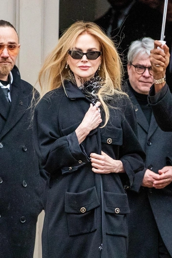 Николь Кидман показывает идеальное пальто на весну 2026 | marieclaire.ru