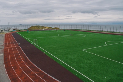В ЗАТО Горный вандал на машине испортил футбольное поле