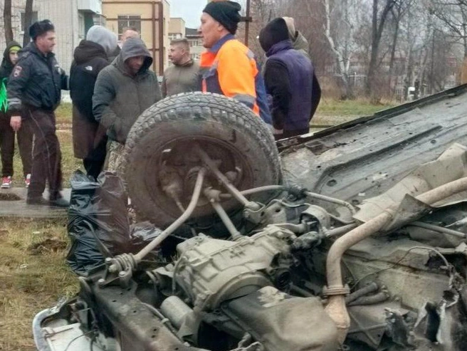 Участники аварии самостоятельно покинули перевернутый автомобиль | Источник: читатель E1.RU