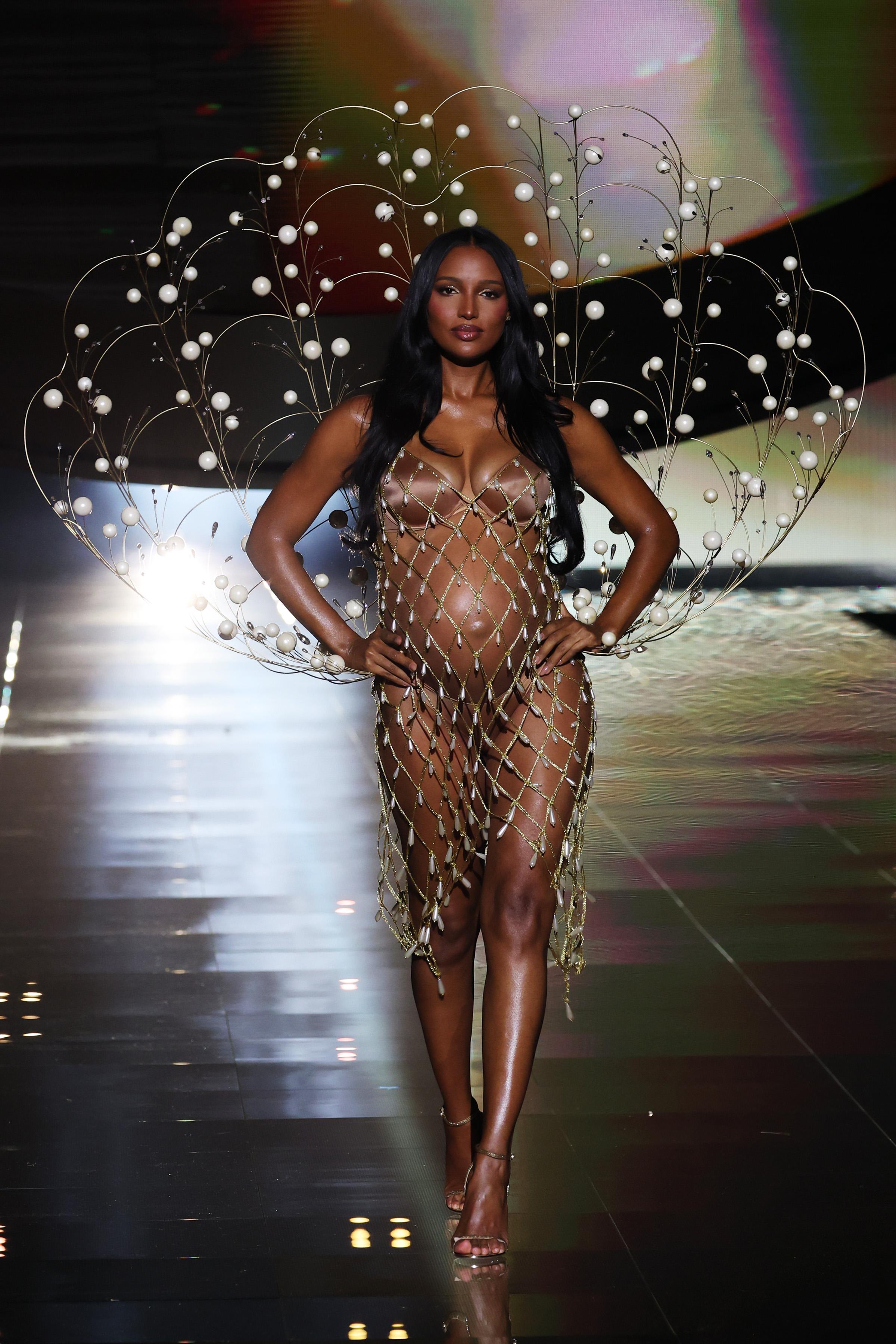 Жасмин Тукс