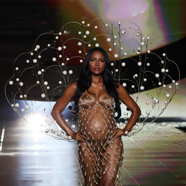 Шоу Victoria's Secret 2025: самые яркие выходы и моменты показа