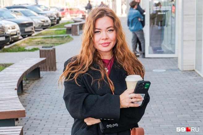 Евгения раз в год делает отбеливание зубов за 15 тысяч | Источник: Тимофей Калмаков / 59.RU