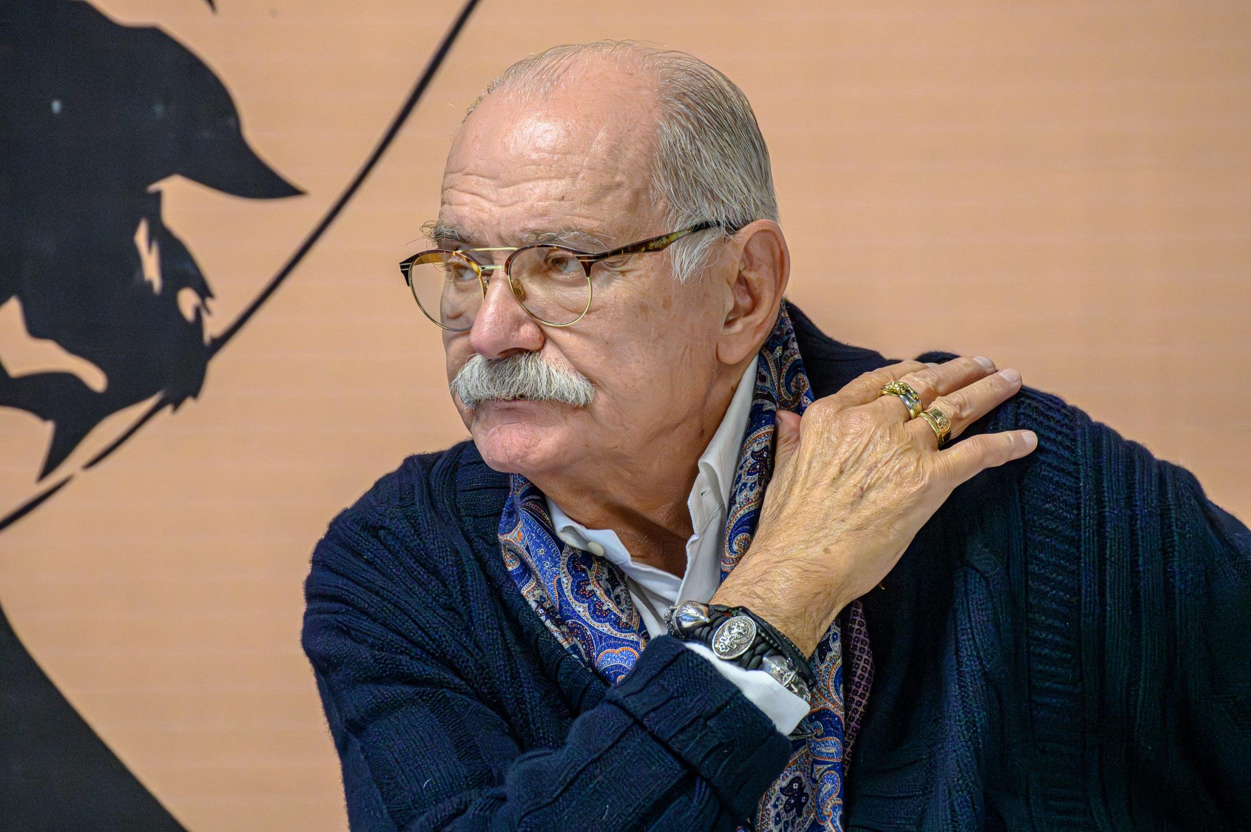 «Представление о добре и зле в провинции более чистое и незамутнённое». Михалков поспорил с журнали…