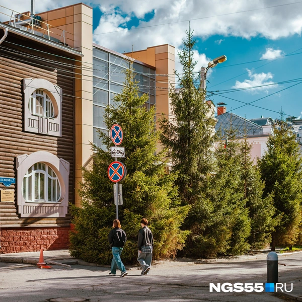А о куртке не стоит забывать надолго: уже послезавтра синоптики прогнозируют дождь | Источник: Кирилл Башинский / NGS55.RU