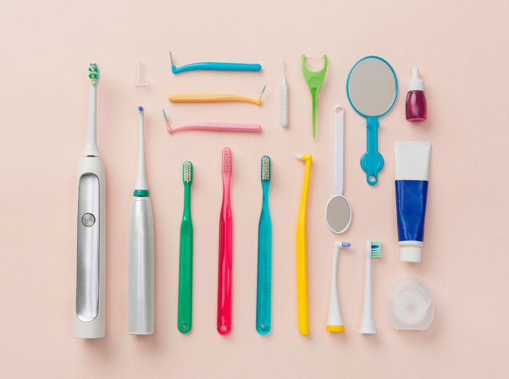Как правильно выбирать зубную щетку: советы стоматолога
