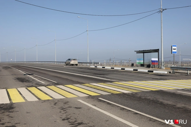 Даже остановки поставили как в городе | Источник: Алексей Волхонский / V1.RU