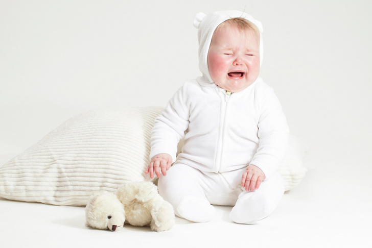 Почему ребенок плачет: причины