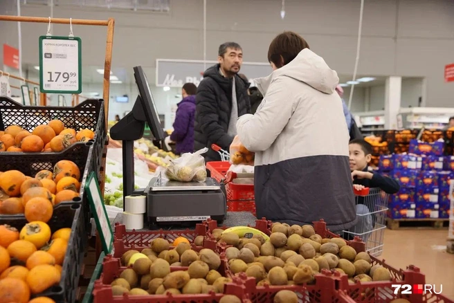 А это уже «Ашан». Людей здесь не так много, как в «Ленте» | Источник: Ирина Шарова / 72.RU 