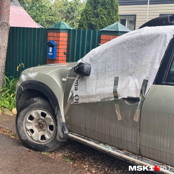 Пострадали и припаркованные автомобили | Источник: MSK1.RU