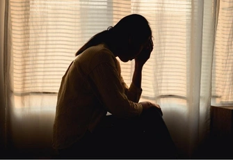 «Когда муж приезжает домой с СВО, он устраивает хаос: может выгнать из дома, если я не надела красивое белье»