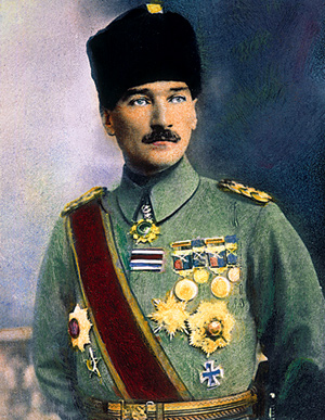 Фото №1 - 1 января 1935 года вступил в силу закон об учреждении в Турции фамилий