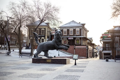 Плитка отвалилась от постамента иркутского бабра