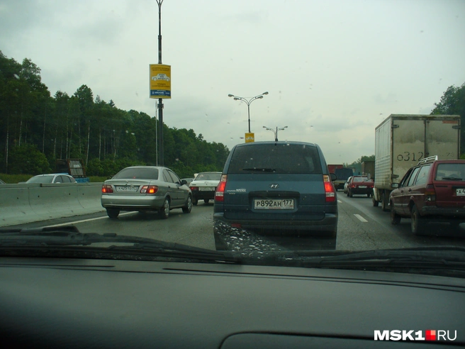 Пробки на МКАД были уже в 2004 году&nbsp;— тогда же и появились номера 177 | Источник: Анна Голубницкая / MSK1.RU