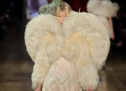 Мысли вслух: бренд Alexander McQueen хотят продать?