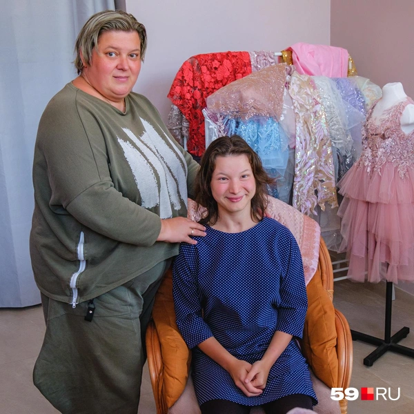 Света часто бывает в мамином модном салоне | Источник: Тимофей Калмаков / 59.RU