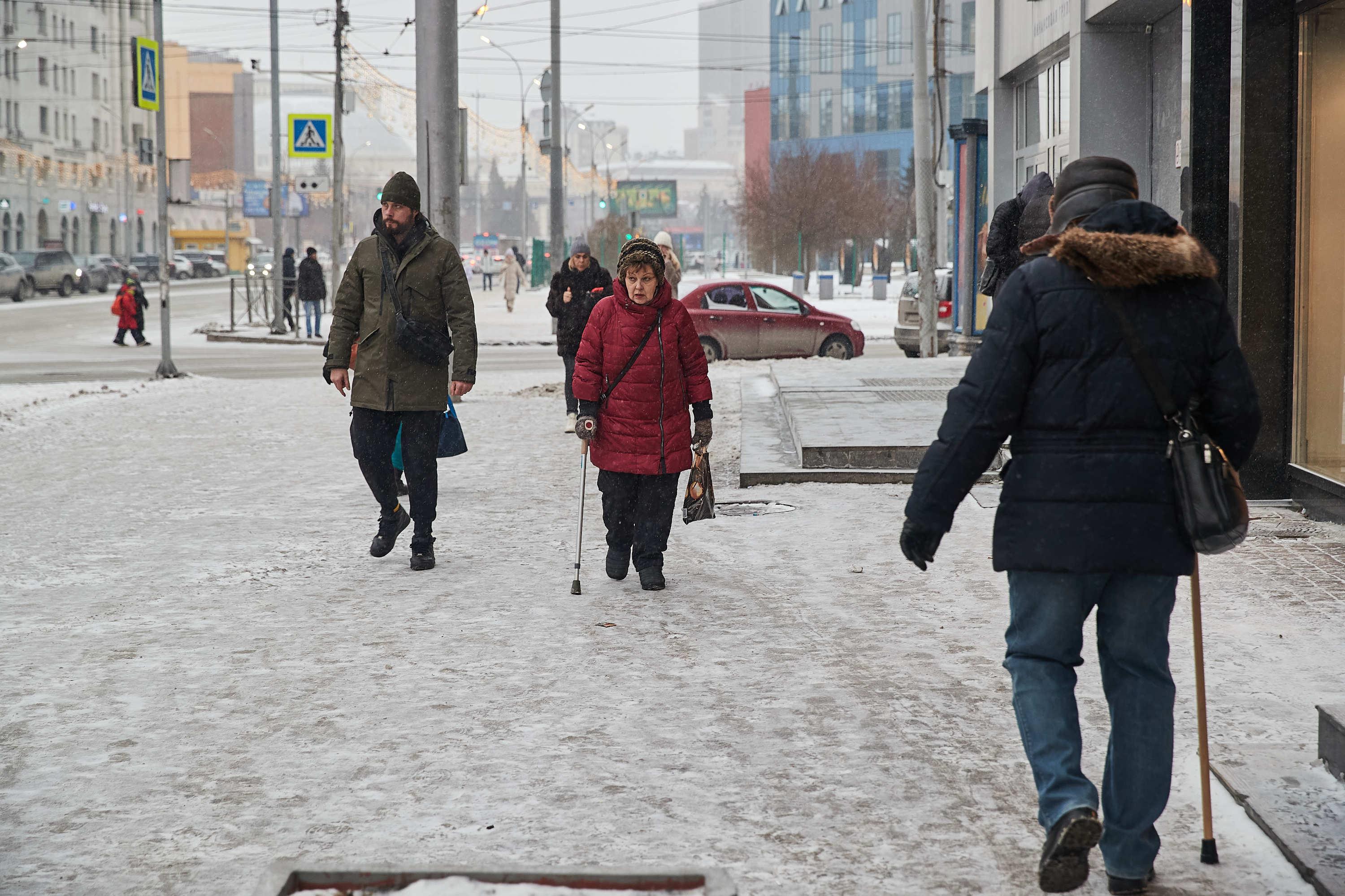 Как новосибирцы пережили жуткий гололёд после похолодания — в травмпункте  посчитали пострадавших - 6 декабря 2023 - НГС.ру