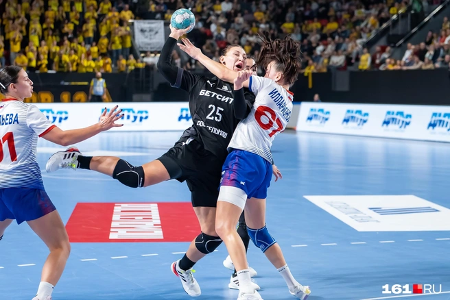 В составе «Ростов-Дона» отличились 11 гандболисток | Источник: Евгений Вдовин / 161.RU