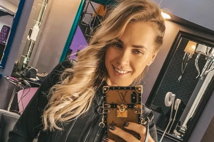 В социальных сетях Лиза демонстрирует красивую жизнь