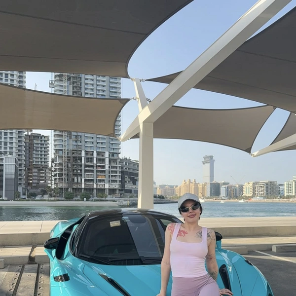 инстасамка, инстасамка песни, инстасамка 2025, инстасамка фото, сколько лет инстасамке, про инстасамку, instasamka, стиль инстасамки | Источник: Социальные сети