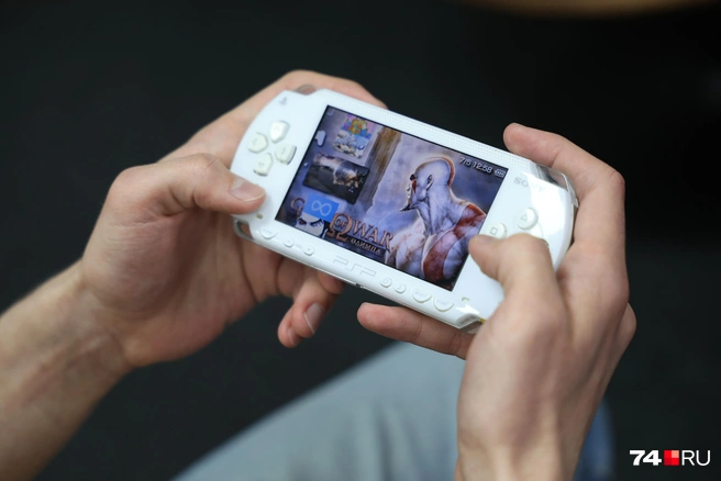 На PSP можно поиграть в части легендарных серий. Разбираемся, стоит ли оно того | Источник: Михаил Шилкин