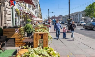 С Невского проспекта в Петербурге убирают все летние террасы заведений. Станет ли центр комфортнее?