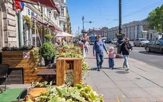 С Невского проспекта в Петербурге убирают все летние террасы заведений. Станет ли центр комфортнее?