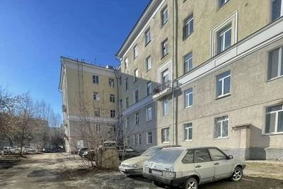 Прорыв труб оставил сотню жителей Екатеринбурга без воды