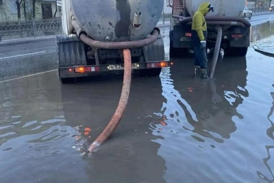 В Астрахани вывезли более трех тысяч кубометров воды