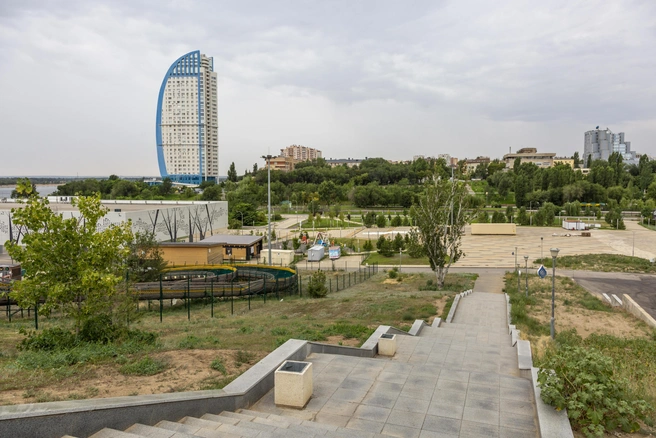 Совсем скоро в парке останутся только музей, каток и поле из тротуарной плитки | Источник: Константин Завриков / V1.RU