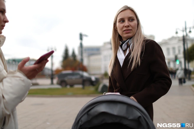 Жить с малышом в центре города для девушки не очень удобно и комфортно | Источник: Евгений Софийчук / NGS55.RU