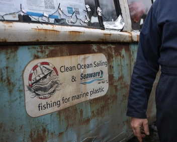 Один против экологической катастрофы: британец взялся расчистить кладбище из 166 яхт