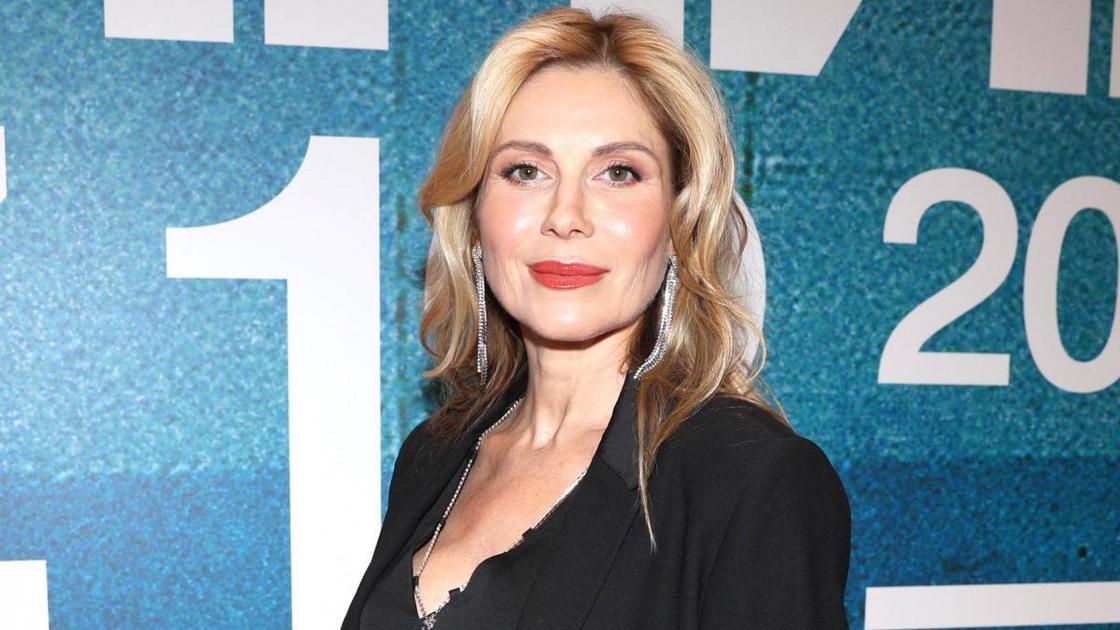 Анна Невская, впервые родившая в 49 лет, отказалась от декрета