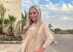 Галич выписалась с дочкой, Дана Борисова жалуется на боль после пластики: соцсети звезд