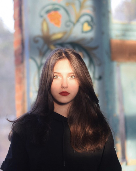 Зеленые глаза, алые губы: 18-летняя дочь Екатерины Климовой произвела фурор в Сети