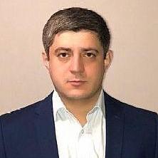 <p>аналитик Freedom Global</p>