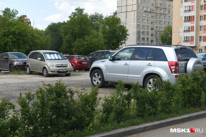 Автомобили с уплаченным льготным утильсбором по закону нельзя продавать в течение года | Источник: Артем Устюжанин / MSK1.RU